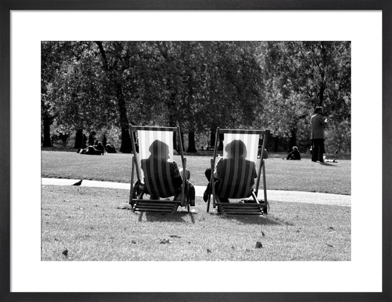 Chatting in Green Park by Niki Gorick. Framed art print.